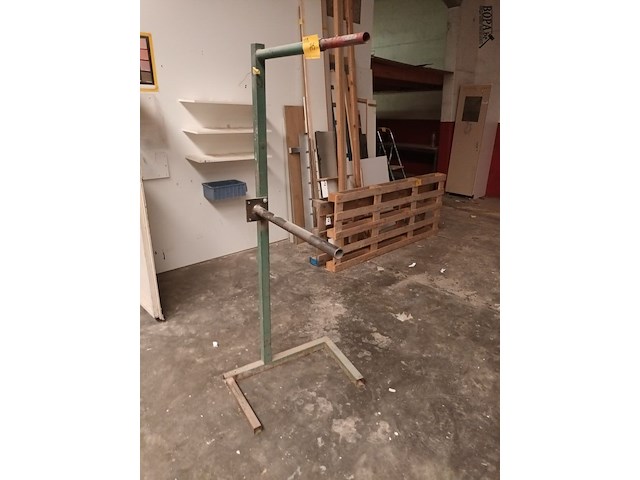 Lot 745 - standaard voor rollen - afbeelding 2 van  2
