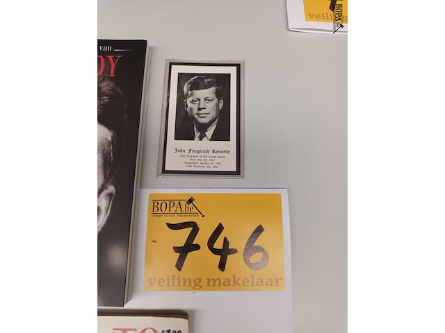 Lot 746 - john f. kennedy items. 3 stuks - afbeelding 2 van  4