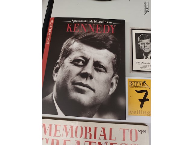 Lot 746 - john f. kennedy items. 3 stuks - afbeelding 3 van  4