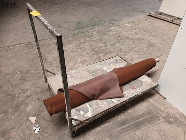 Lot 747 - platte kar - afbeelding 1 van  2