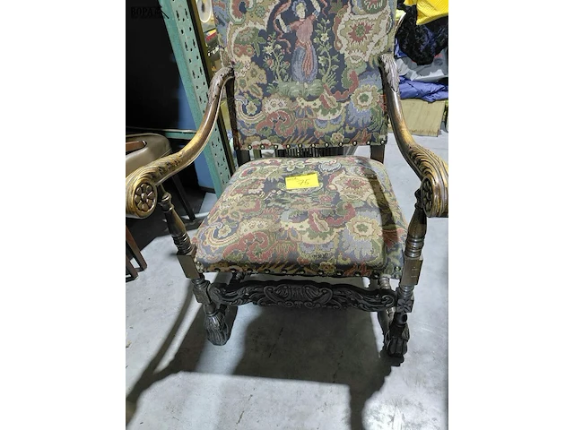 Lot 75 - antieke fauteuil in renaissancestijl louis xiv met gobelin - - afbeelding 2 van  5