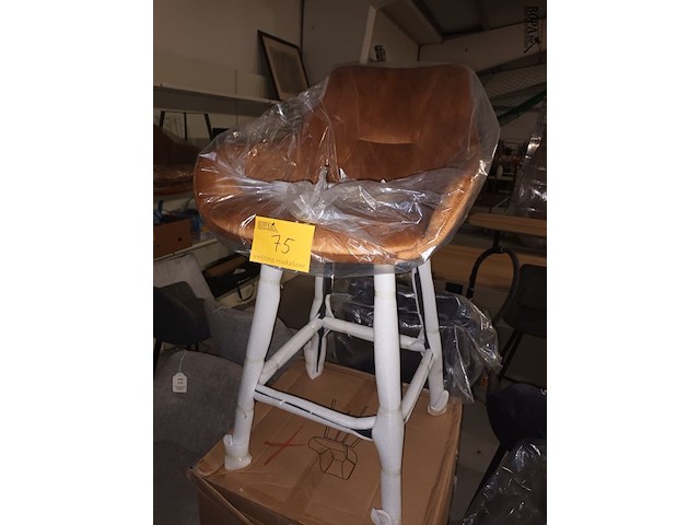 Lot 75 - barkruk boost. 3 stuks - afbeelding 1 van  3