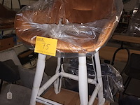 Lot 75 - barkruk boost. 3 stuks - afbeelding 1 van  3