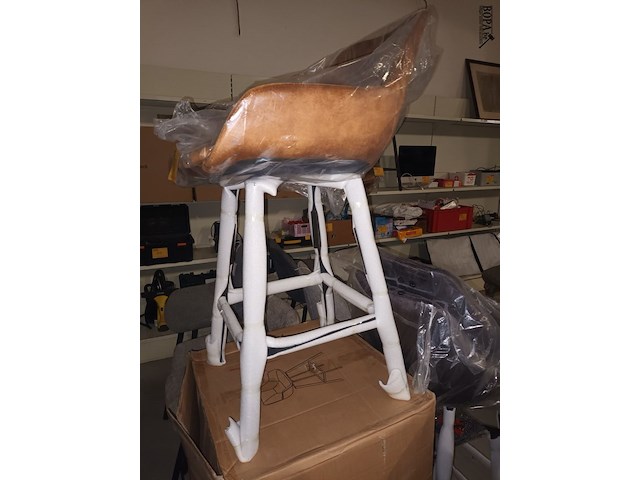 Lot 75 - barkruk boost. 3 stuks - afbeelding 2 van  3