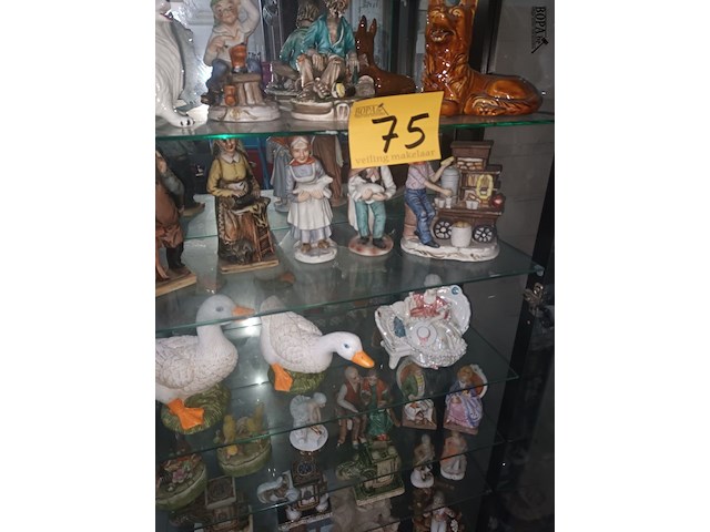 Lot 75 - beeldjes in porselein. 40 stuks - afbeelding 1 van  5