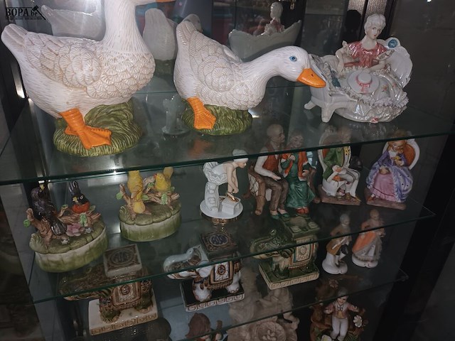 Lot 75 - beeldjes in porselein. 40 stuks - afbeelding 4 van  5