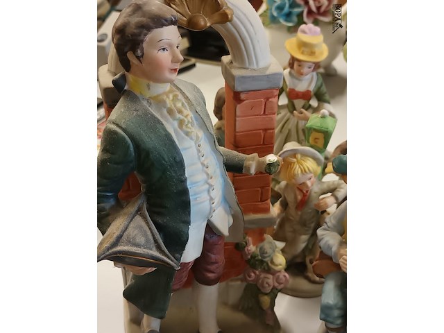 Lot 75 - biscuit beelden. 21 stuks - afbeelding 2 van  4