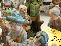 Lot 75 - biscuit beelden. 21 stuks - afbeelding 3 van  4