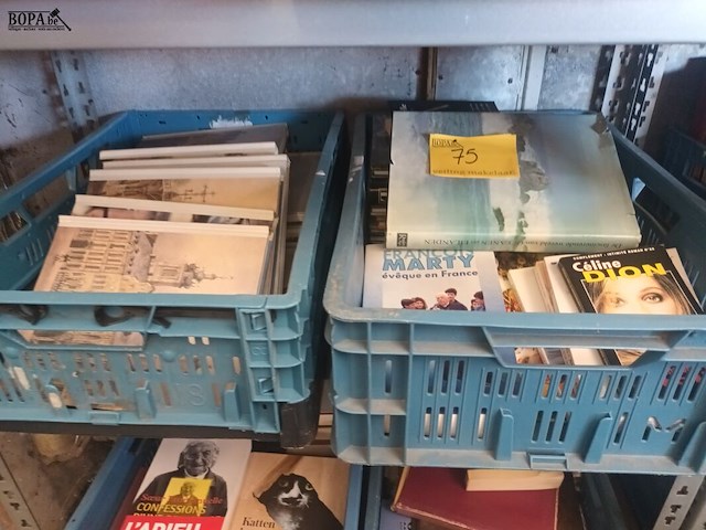 Lot 75 - boeken. 2 bakken - afbeelding 1 van  3