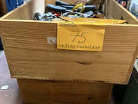 Lot 75 - box multi-tools allerlei - afbeelding 1 van  3