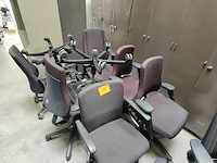 Lot 75 - bureelstoelen - 8 stuks - afbeelding 1 van  3