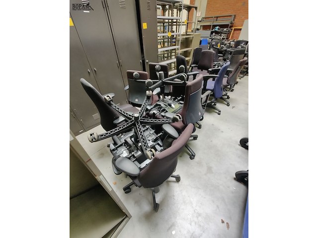 Lot 75 - bureelstoelen - 8 stuks - afbeelding 2 van  3