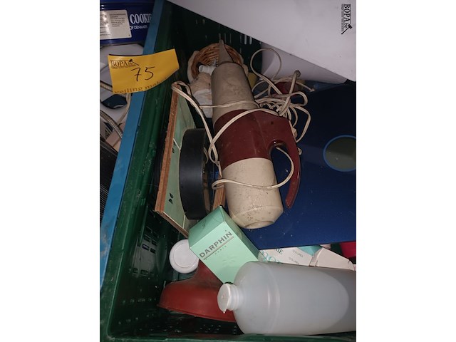 Lot 75 - diversen. 2 bakken - afbeelding 3 van  5