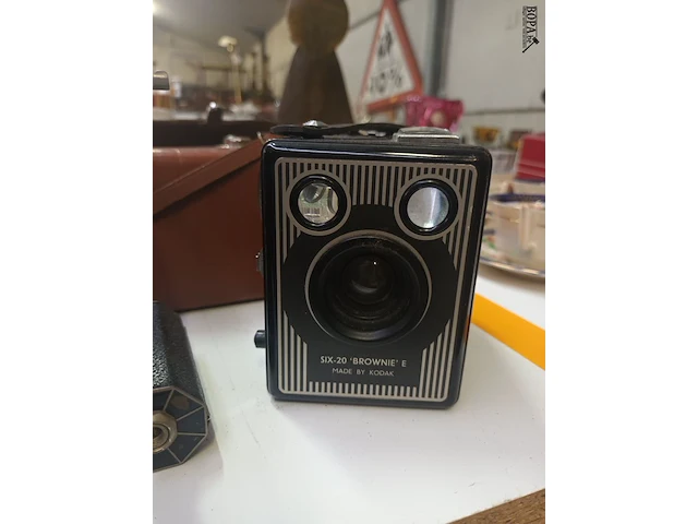 Lot 75 - fototoestellen. 6 stuks - afbeelding 5 van  9