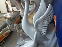 Lot 75 - gevleugelde' beeldjes - afbeelding 3 van  4