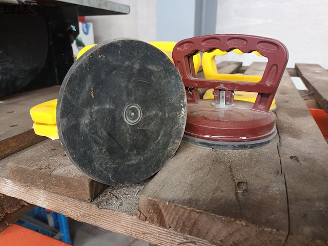 Lot 75 - glasdragers. 5 stuks - afbeelding 2 van  2