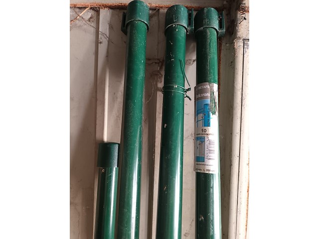 Lot 75 - groene betafence palen. 4 stuks - afbeelding 2 van  5