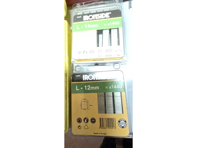 Lot 75 - handnietmachine arrow en nietjes inside - afbeelding 3 van  3