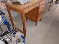Lot 75 - houten bureau - afbeelding 2 van  3