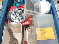 Lot 75 - huisraad. 1 bak - afbeelding 1 van  5