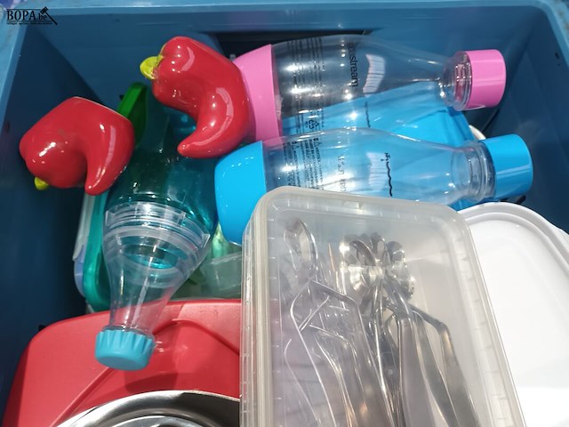 Lot 75 - huisraad. 1 bak - afbeelding 2 van  5