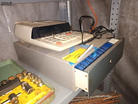 Lot 75 - kassalade en rekenmachine - afbeelding 1 van  4