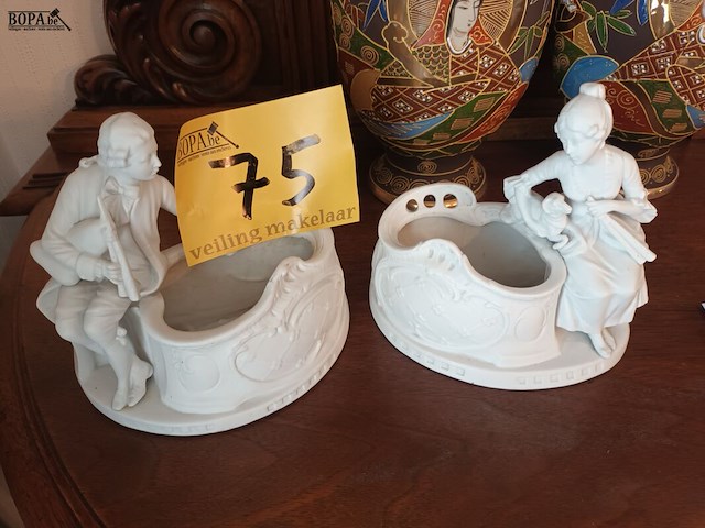 Lot 75 - koppel biscuit wensputten - afbeelding 1 van  4