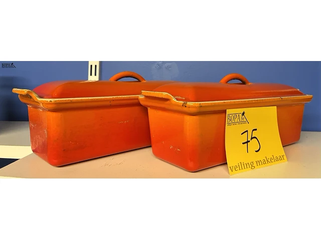 Lot 75 - le creuset gietijzeren schaal - 2 stuks - afbeelding 1 van  5