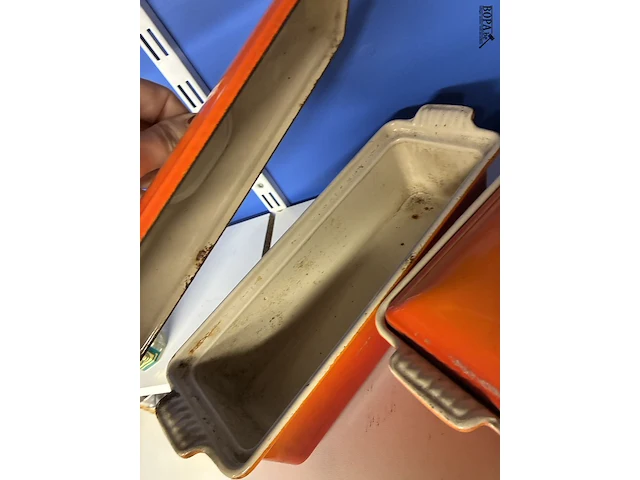 Lot 75 - le creuset gietijzeren schaal - 2 stuks - afbeelding 4 van  5