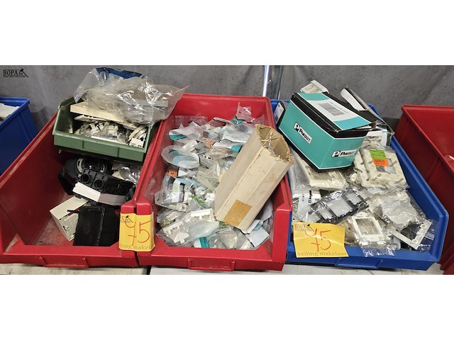 Lot 75 - lot diverse monatge materiaal electro - afbeelding 1 van  4