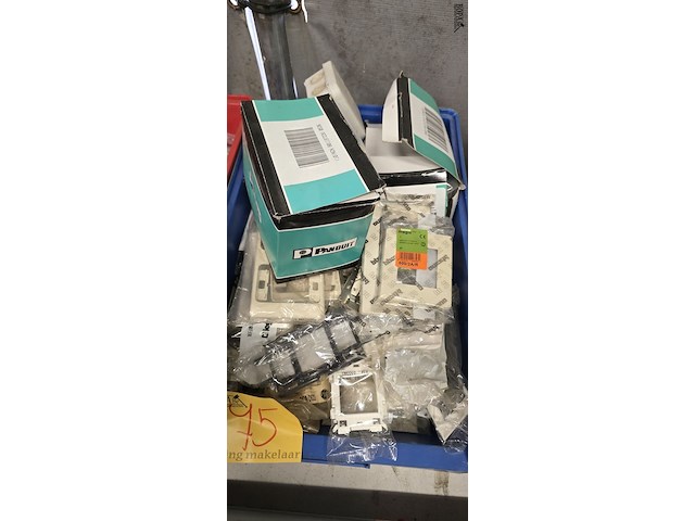 Lot 75 - lot diverse monatge materiaal electro - afbeelding 2 van  4