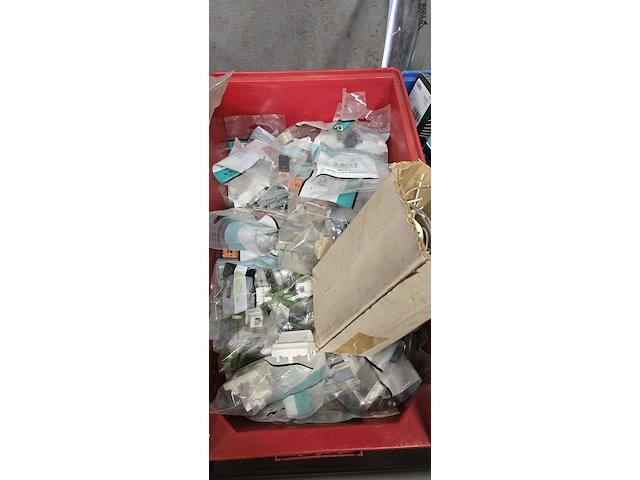 Lot 75 - lot diverse monatge materiaal electro - afbeelding 3 van  4