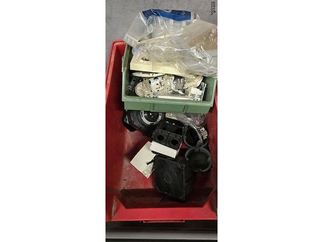 Lot 75 - lot diverse monatge materiaal electro - afbeelding 4 van  4