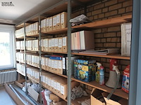 Lot 75 - metalen rekken. 2 stuks - afbeelding 1 van  7