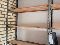 Lot 75 - metalen rekken. 2 stuks - afbeelding 4 van  7
