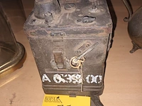 Lot 75 - militaire radio uit woii