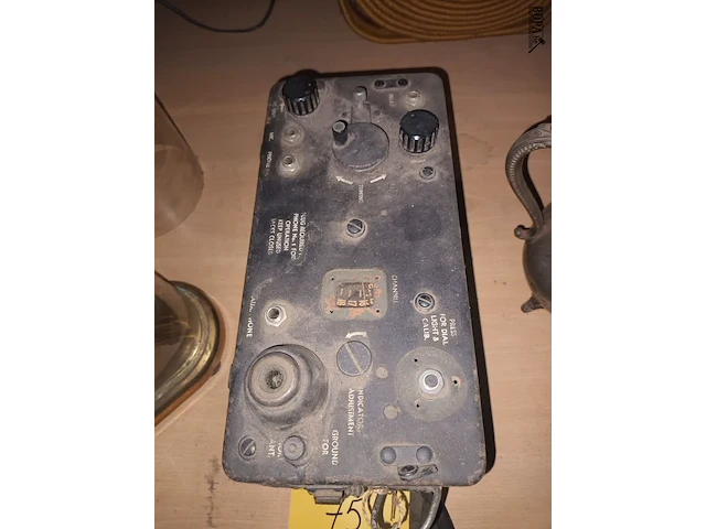 Lot 75 - militaire radio uit woii - afbeelding 2 van  5