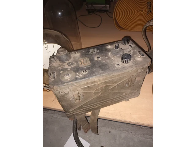 Lot 75 - militaire radio uit woii - afbeelding 3 van  5