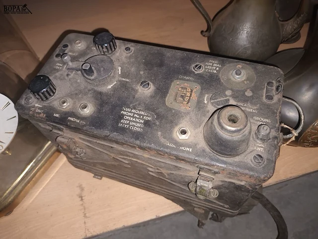 Lot 75 - militaire radio uit woii - afbeelding 4 van  5