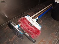 Lot 75 - poetsmateriaal en producten - afbeelding 2 van  4