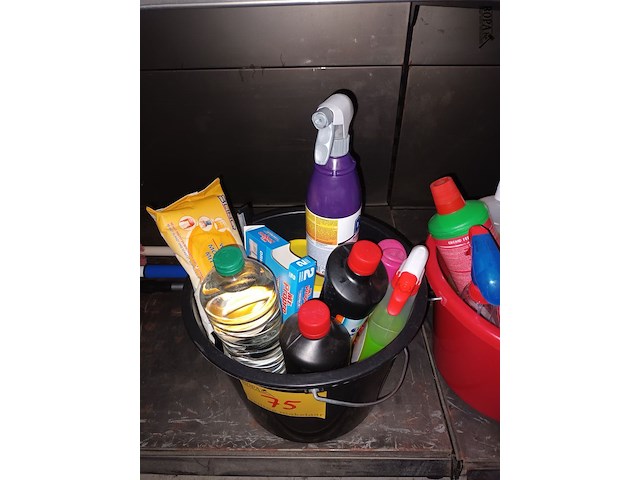 Lot 75 - poetsmateriaal en producten - afbeelding 3 van  4