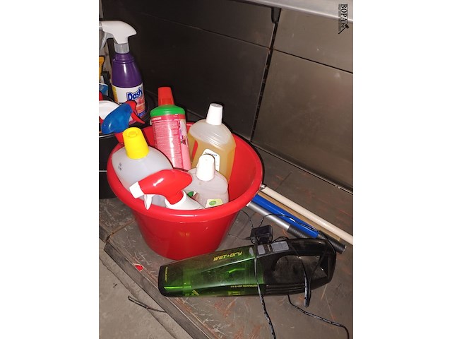 Lot 75 - poetsmateriaal en producten - afbeelding 4 van  4