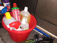 Lot 75 - poetsmateriaal en producten - afbeelding 4 van  4