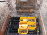 Lot 75 - sorteerkoffer stanley met inhoud - afbeelding 1 van  4