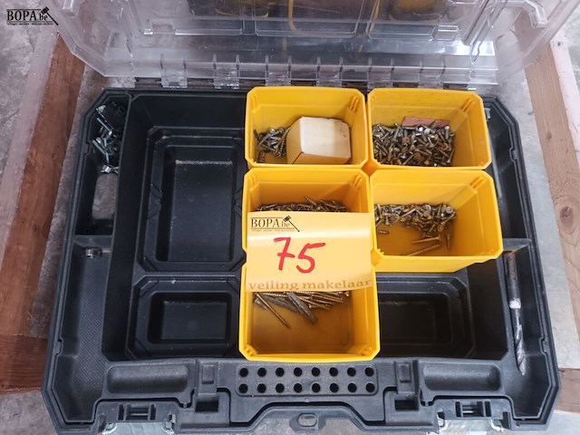 Lot 75 - sorteerkoffer stanley met inhoud - afbeelding 4 van  4