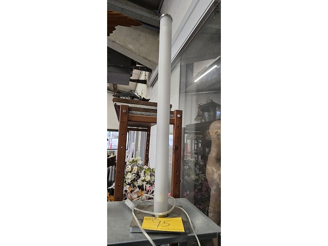 Lot 75 - tafellamp h 67 cm - afbeelding 1 van  1