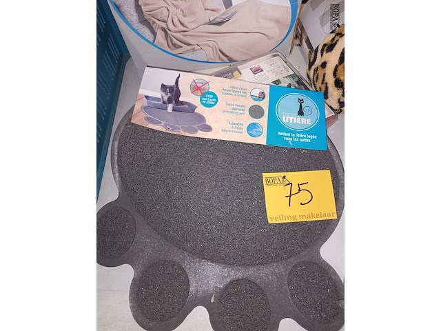 Lot 75 - textiel en kattenbakmat. 8 stuks - afbeelding 2 van  6