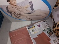 Lot 75 - textiel en kattenbakmat. 8 stuks - afbeelding 3 van  6