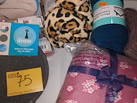 Lot 75 - textiel en kattenbakmat. 8 stuks - afbeelding 4 van  6