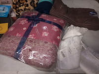 Lot 75 - textiel en kattenbakmat. 8 stuks - afbeelding 6 van  6